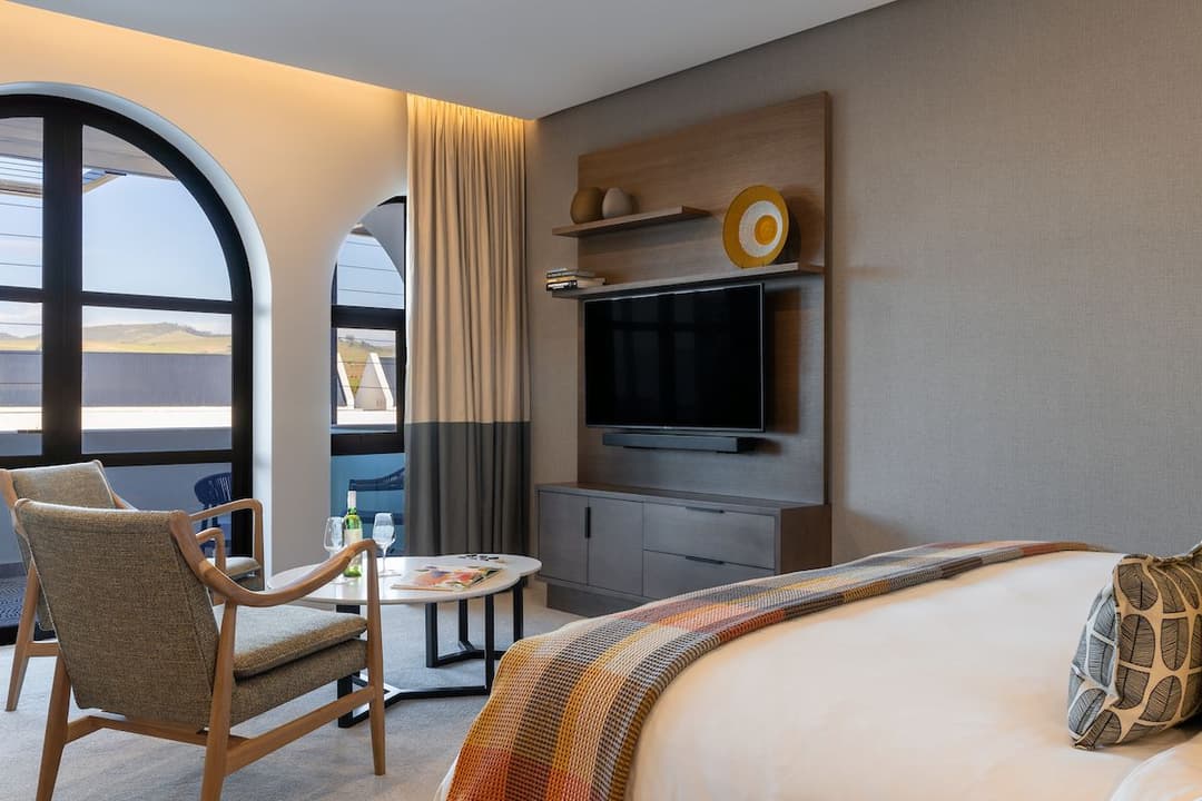 Hazendal Wine Estate Hotel Superior Room Table